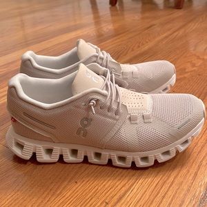 Oncloud 5 women’s size 6 shoes